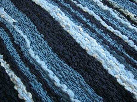 Alfombra azul de trapillo