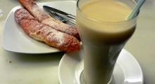 Horchata y fartons en horchatería de Santa Catalina gracias a Heather Cowper de wikipedia.org