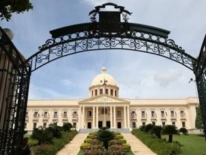 Danilo expresa condolencias por muerte de Ramón Almanzar.