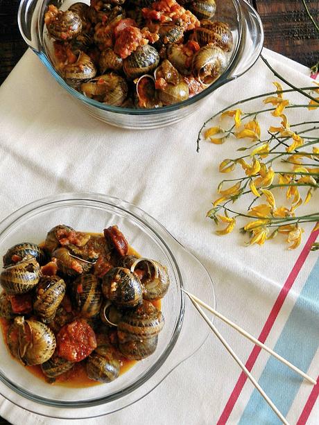 Caracoles en salsa con chorizo y jamón