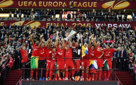 EL TROFEO “COPA DE LA UEFA”/ ”UEFA EUROPA LEAGUE”