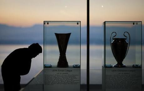 EL TROFEO “COPA DE LA UEFA”/ ”UEFA EUROPA LEAGUE”