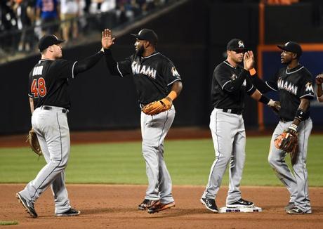 MARLINS SUPERAN 4-3 A LOS METS DE NY