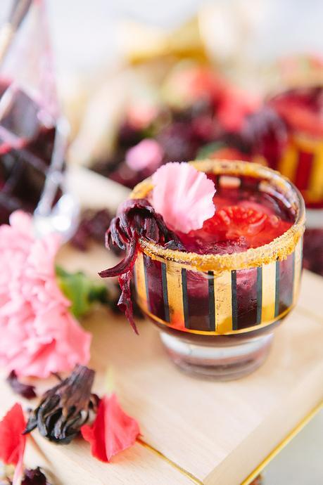 Ponche de Ron con Hibiscos y Fresas