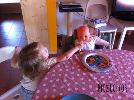 Miércoles Mudo | Jugando a muñecas