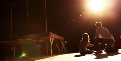 Cassidy Gifford aterrorizada en el trailer  'The Gallows'