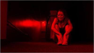 Cassidy Gifford aterrorizada en el trailer  'The Gallows'