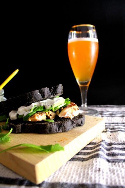 Sandwich de caballa en pan de tinta de calamar {El #Asaltablogs}