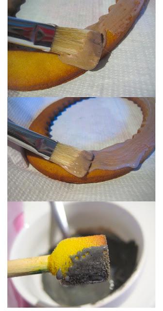 GALLETA CON MARCO Y FLORES PINTADAS A MANO