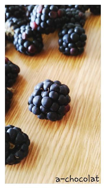 Polos de mora y cheesecake de lima ( moldes silikomart) Polos de mora y cheesecake de lima ( moldes silikomart)