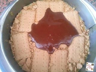 TARTA DE GALLETAS Y FLAN CUBIERTA DE CHOCOLATE