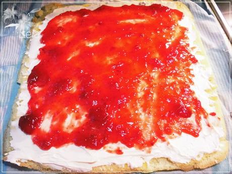 Brazo de gitano relleno de mascarpone y fresas