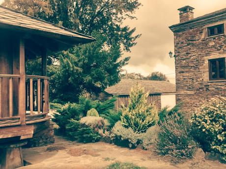 Y en nosotros nuestros muertos (2014) Una Novela de Ana Medrano.