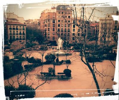 Y en nosotros nuestros muertos (2014) Una Novela de Ana Medrano.