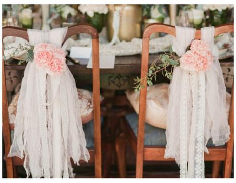 Decorar con telas las sillas para una boda