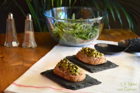 Crostini de Paté de Foie y Pétalos de Haba