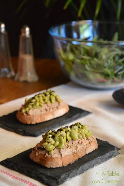 Crostini de Paté de Foie y Pétalos de Haba