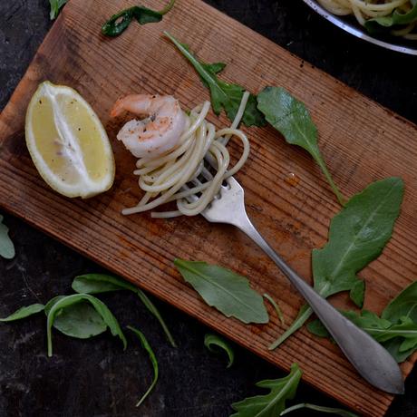 SPAGHETTI CON RUCULA, LANGOSTINOS Y LIMÓN