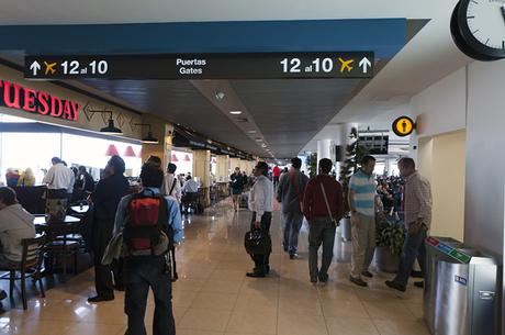 CÓMO PASAR MÁS DE 8 HORAS EN UN AVIÓN