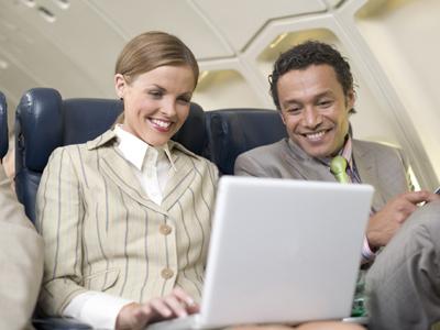 CÓMO PASAR MÁS DE 8 HORAS EN UN AVIÓN