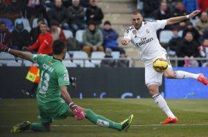 Real-Madrid-s-Karim-Benzema-R-_54423487780_53389389549_600_396