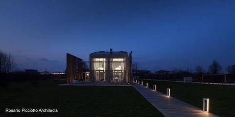 Casa ecológica sustentable europea de moderno diseño.