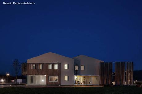 Casa ecológica sustentable europea de moderno diseño.