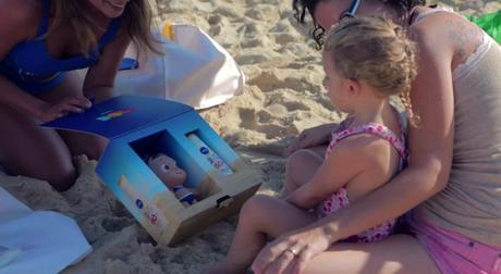 Nivea crea unas muñecas para enseñar a los niños la importancia del protector solar