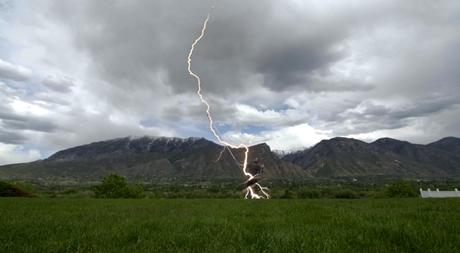 Pizza Hut advierte sobre los peligros del palo selfie en este divertido anuncio