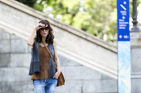 BE BOHOW. RIPPED JEANS