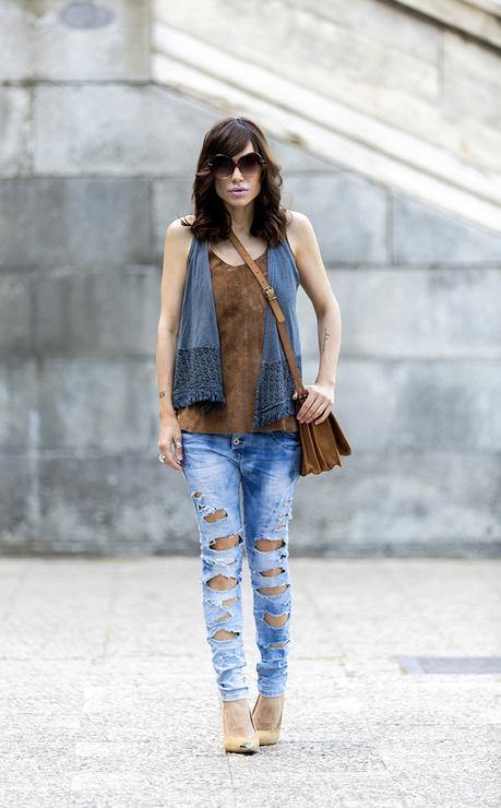 BE BOHOW. RIPPED JEANS