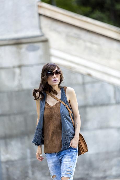 BE BOHOW. RIPPED JEANS