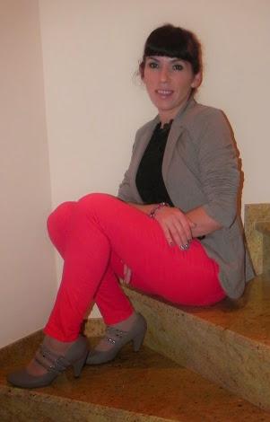 Topo para un rojo y negro (Look, manicura y outfit)