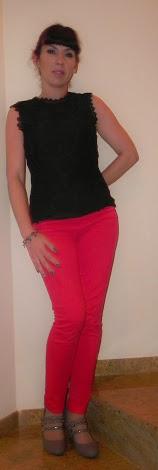 Topo para un rojo y negro (Look, manicura y outfit)