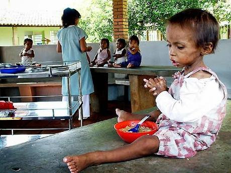 Vale mas una `pelota que la vida de un niño o de una persona .