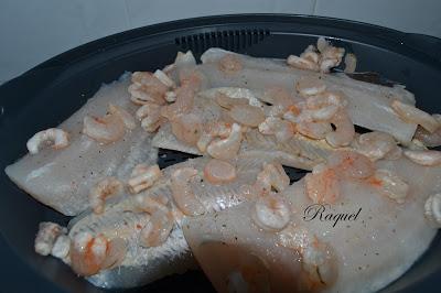 Merluza con Gambas y Almejas en Salsa