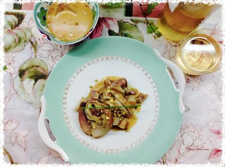 Pastel de cerdo con salsa de cebolla y pistachos Pastel de cerdo con salsa de cebolla y pistachos