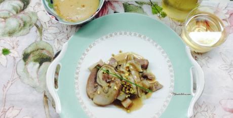 Pastel de cerdo con salsa de cebolla y pistachos
