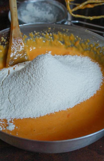 Brazo de coco, zanahorias y cabello de ángel