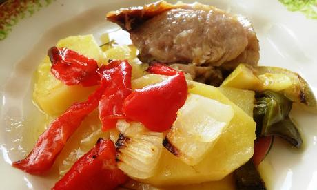 Codillo al Horno con Patatas y Verduras