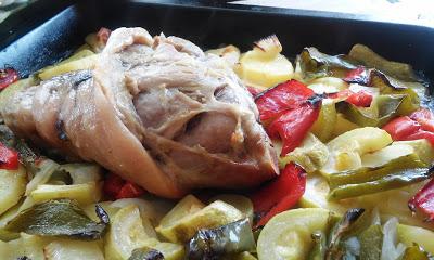 Codillo al Horno con Patatas y Verduras