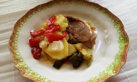 Codillo al Horno con Patatas y Verduras