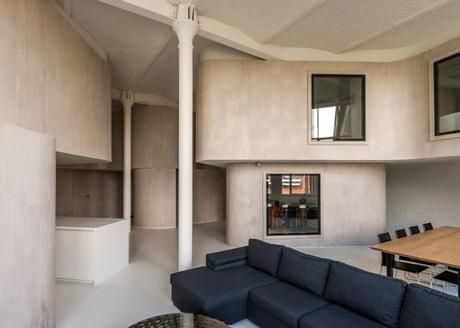 Un antiguo almacén, transformado en un loft de líneas curvas.