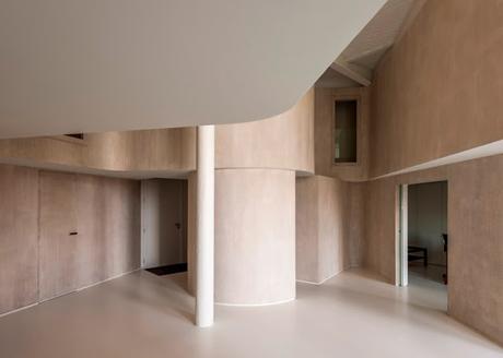 Un antiguo almacén, transformado en un loft de líneas curvas.