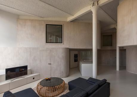 Un antiguo almacén, transformado en un loft de líneas curvas.