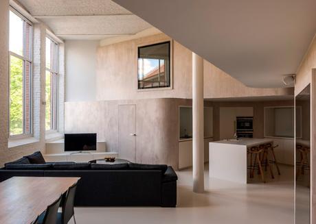 Un antiguo almacén, transformado en un loft de líneas curvas.