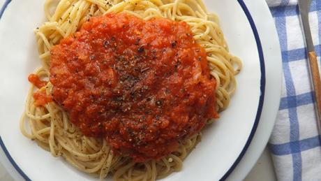 La salsa de tomate definitiva con cebolla y mantequilla