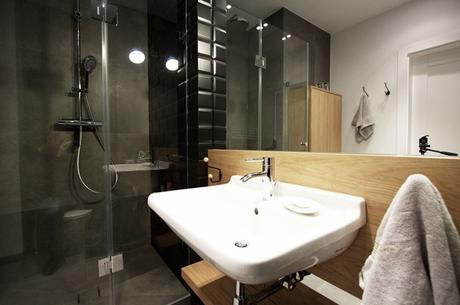 BLACK AND WHITE SCANDINAVIAN