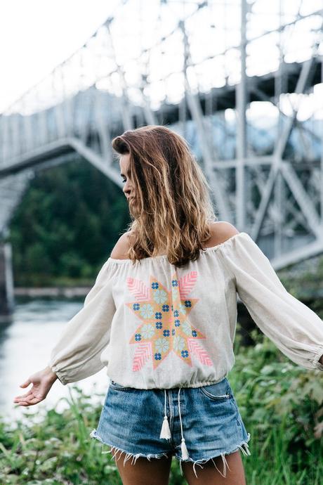 Bridge_Of_The_Gods-Oregon-Cascade_locks-Off_The_Shoulders_Top-Levis_Vintage-Lace_Up_Espadrilles-Outift-Collage_Vintage-22