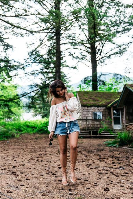 Bridge_Of_The_Gods-Oregon-Cascade_locks-Off_The_Shoulders_Top-Levis_Vintage-Lace_Up_Espadrilles-Outift-Collage_Vintage-76